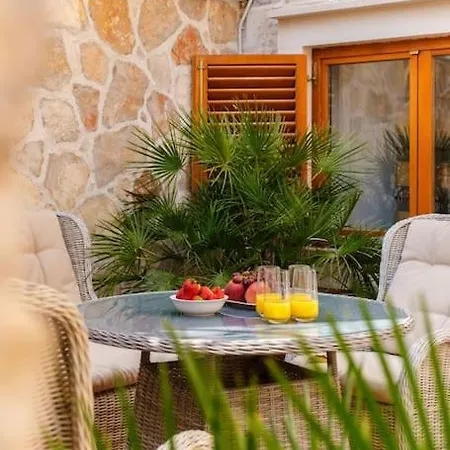 Vikendica Cozy Mediterranean House Sutivan